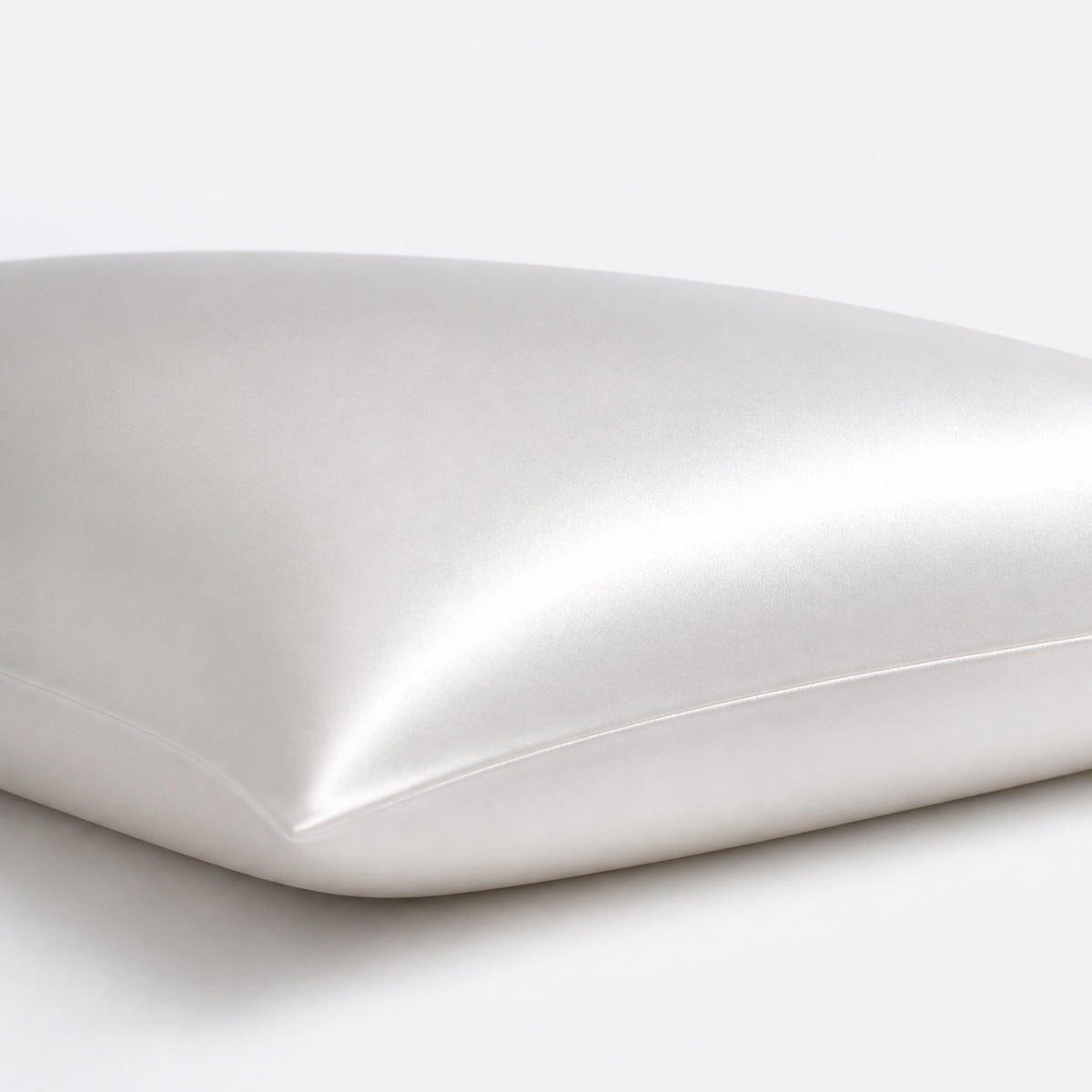 8 reasons breakout-conscious skincare routines should include the pillowcase